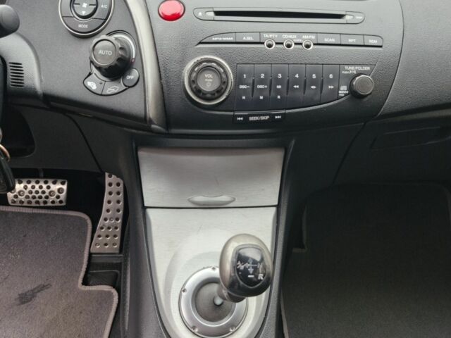 Красный Хонда Цивик, объемом двигателя 1.8 л и пробегом 196 тыс. км за 5700 $, фото 15 на Automoto.ua