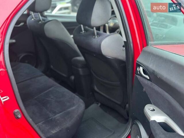 Красный Хонда Цивик, объемом двигателя 1.8 л и пробегом 285 тыс. км за 6300 $, фото 5 на Automoto.ua
