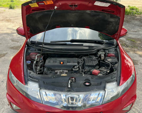 Красный Хонда Цивик, объемом двигателя 1.8 л и пробегом 193 тыс. км за 6100 $, фото 26 на Automoto.ua