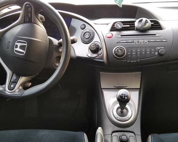 Красный Хонда Цивик, объемом двигателя 1.4 л и пробегом 170 тыс. км за 6100 $, фото 4 на Automoto.ua