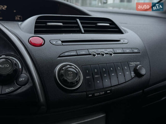 Красный Хонда Цивик, объемом двигателя 1.8 л и пробегом 282 тыс. км за 5999 $, фото 25 на Automoto.ua