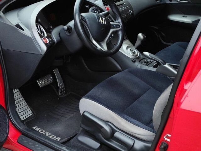 Красный Хонда Цивик, объемом двигателя 1.8 л и пробегом 220 тыс. км за 6500 $, фото 6 на Automoto.ua