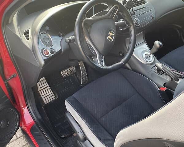 Червоний Хонда Сівік, об'ємом двигуна 1.8 л та пробігом 131 тис. км за 7900 $, фото 6 на Automoto.ua