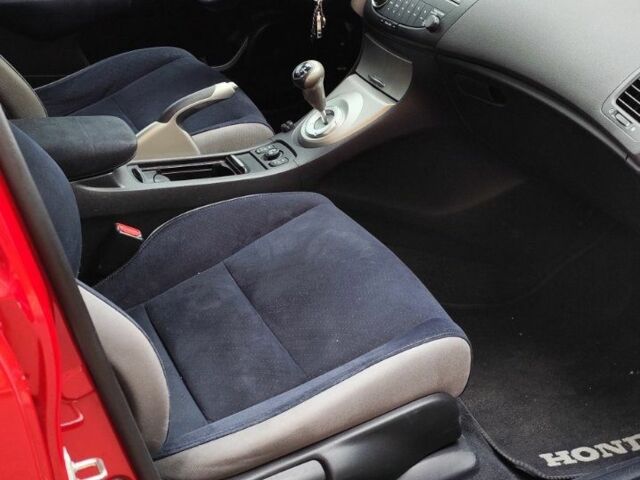 Красный Хонда Цивик, объемом двигателя 1.8 л и пробегом 220 тыс. км за 6500 $, фото 7 на Automoto.ua