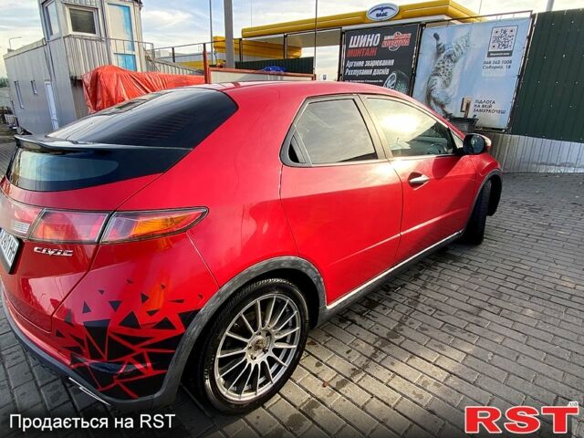 Красный Хонда Цивик, объемом двигателя 1.8 л и пробегом 131 тыс. км за 7900 $, фото 4 на Automoto.ua