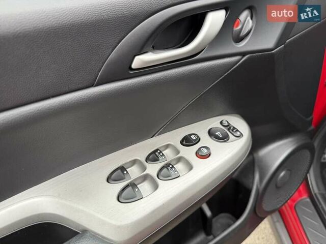 Червоний Хонда Сівік, об'ємом двигуна 1.8 л та пробігом 128 тис. км за 8800 $, фото 11 на Automoto.ua