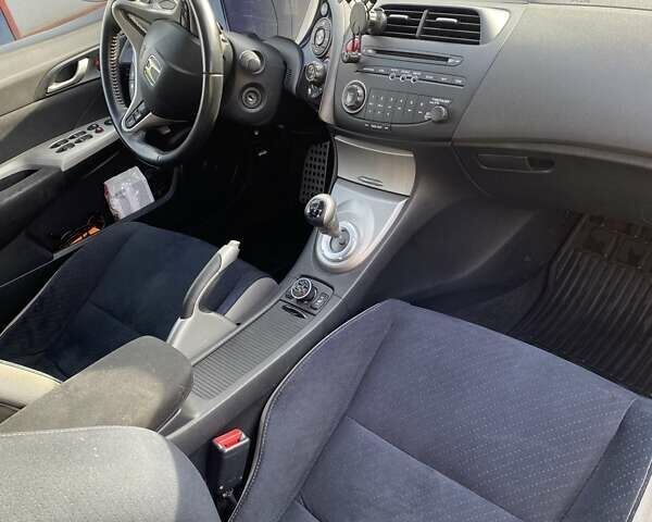 Червоний Хонда Сівік, об'ємом двигуна 1.8 л та пробігом 131 тис. км за 7900 $, фото 7 на Automoto.ua