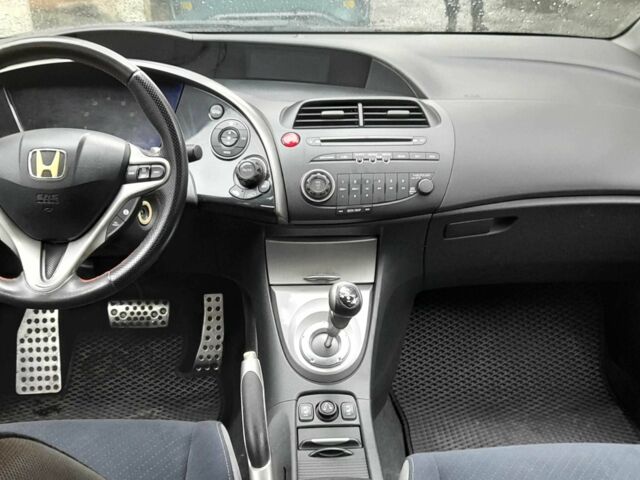 Красный Хонда Цивик, объемом двигателя 1.8 л и пробегом 207 тыс. км за 6500 $, фото 6 на Automoto.ua