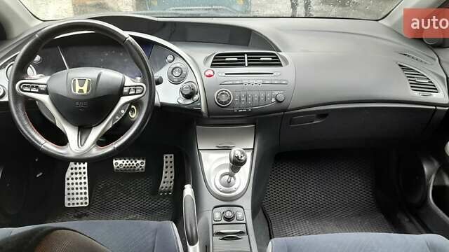 Красный Хонда Цивик, объемом двигателя 1.8 л и пробегом 207 тыс. км за 6500 $, фото 4 на Automoto.ua