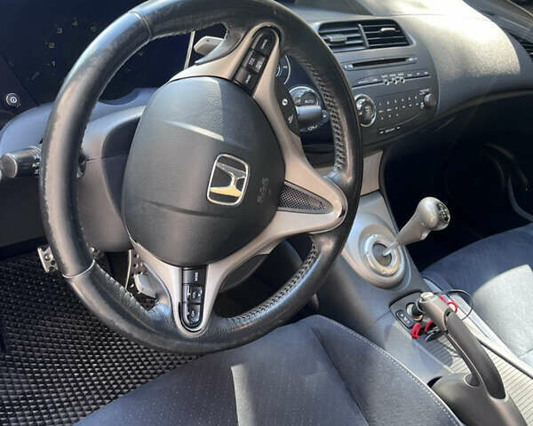 Красный Хонда Цивик, объемом двигателя 1.8 л и пробегом 250 тыс. км за 6500 $, фото 6 на Automoto.ua