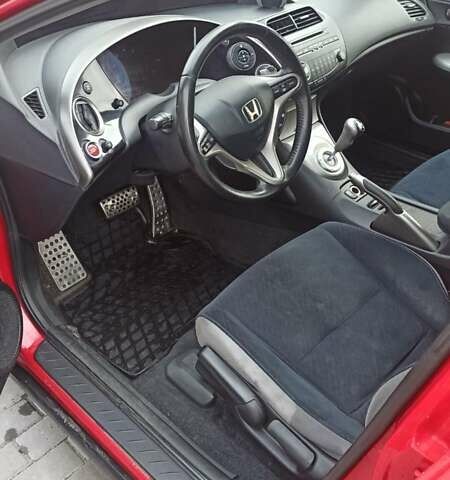 Красный Хонда Цивик, объемом двигателя 1.8 л и пробегом 175 тыс. км за 6400 $, фото 2 на Automoto.ua