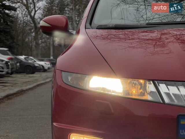 Красный Хонда Цивик, объемом двигателя 1.8 л и пробегом 282 тыс. км за 5999 $, фото 9 на Automoto.ua