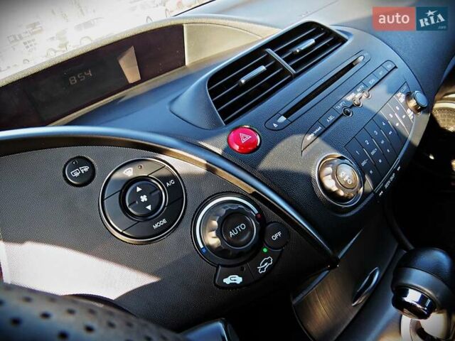 Красный Хонда Цивик, объемом двигателя 1.8 л и пробегом 113 тыс. км за 9800 $, фото 10 на Automoto.ua