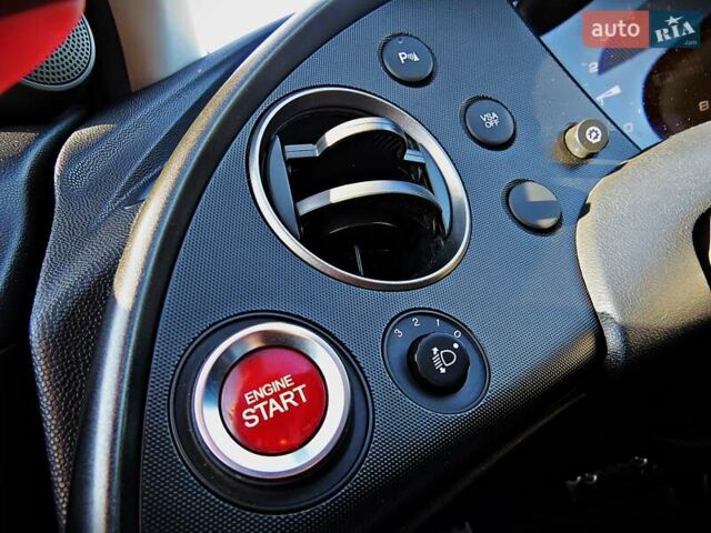 Красный Хонда Цивик, объемом двигателя 1.8 л и пробегом 113 тыс. км за 9800 $, фото 7 на Automoto.ua