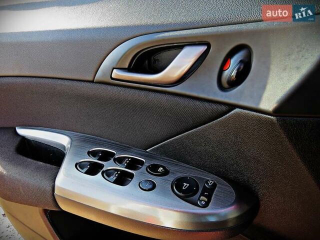 Красный Хонда Цивик, объемом двигателя 1.8 л и пробегом 113 тыс. км за 9800 $, фото 6 на Automoto.ua