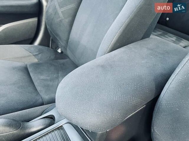 Красный Хонда Цивик, объемом двигателя 1.8 л и пробегом 100 тыс. км за 12500 $, фото 58 на Automoto.ua