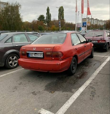 Красный Хонда Цивик, объемом двигателя 1.5 л и пробегом 350 тыс. км за 1000 $, фото 4 на Automoto.ua