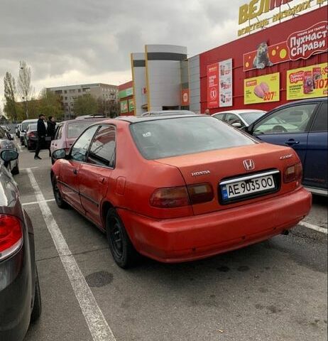 Красный Хонда Цивик, объемом двигателя 1.5 л и пробегом 350 тыс. км за 1000 $, фото 3 на Automoto.ua