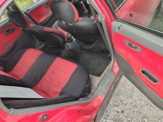 Красный Хонда Цивик, объемом двигателя 1.5 л и пробегом 999 тыс. км за 1399 $, фото 6 на Automoto.ua