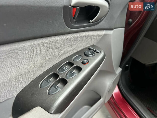 Красный Хонда Цивик, объемом двигателя 1.3 л и пробегом 321 тыс. км за 5650 $, фото 25 на Automoto.ua