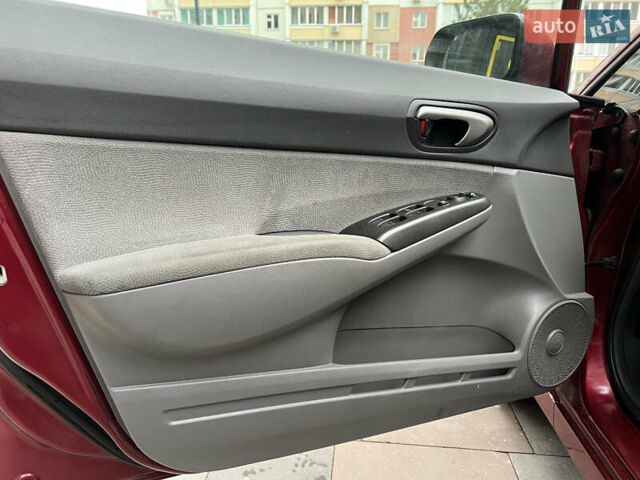 Красный Хонда Цивик, объемом двигателя 1.3 л и пробегом 321 тыс. км за 5650 $, фото 24 на Automoto.ua