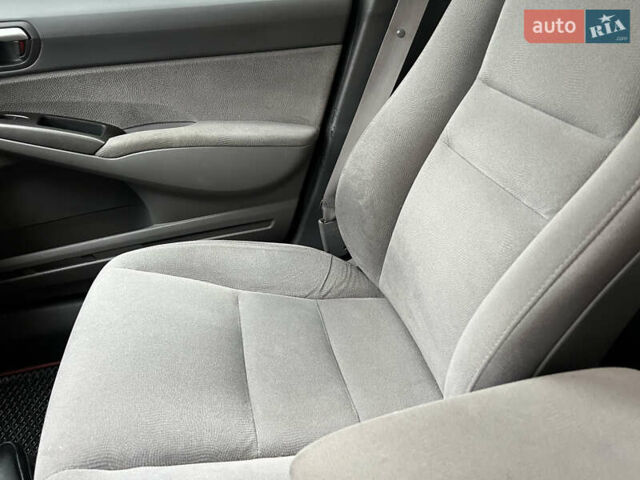 Красный Хонда Цивик, объемом двигателя 1.3 л и пробегом 321 тыс. км за 5650 $, фото 28 на Automoto.ua