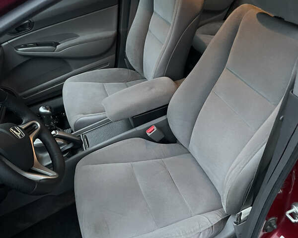 Красный Хонда Цивик, объемом двигателя 1.8 л и пробегом 185 тыс. км за 7100 $, фото 6 на Automoto.ua