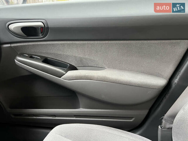 Красный Хонда Цивик, объемом двигателя 1.3 л и пробегом 321 тыс. км за 5650 $, фото 35 на Automoto.ua