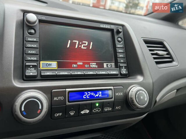 Красный Хонда Цивик, объемом двигателя 1.3 л и пробегом 321 тыс. км за 5650 $, фото 33 на Automoto.ua