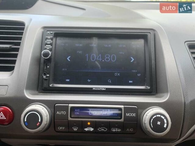 Красный Хонда Цивик, объемом двигателя 1.8 л и пробегом 315 тыс. км за 6100 $, фото 15 на Automoto.ua