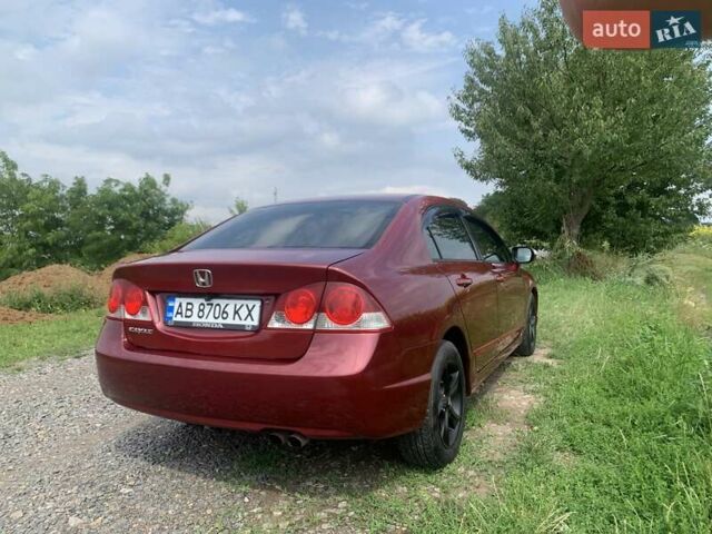 Красный Хонда Цивик, объемом двигателя 1.8 л и пробегом 315 тыс. км за 6100 $, фото 4 на Automoto.ua
