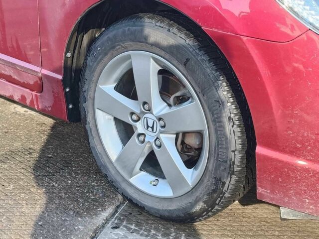 Червоний Хонда Сівік, об'ємом двигуна 1.8 л та пробігом 154 тис. км за 6990 $, фото 4 на Automoto.ua