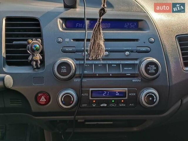 Червоний Хонда Сівік, об'ємом двигуна 1.8 л та пробігом 154 тис. км за 6990 $, фото 23 на Automoto.ua