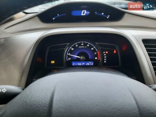 Красный Хонда Цивик, объемом двигателя 1.8 л и пробегом 211 тыс. км за 5200 $, фото 3 на Automoto.ua