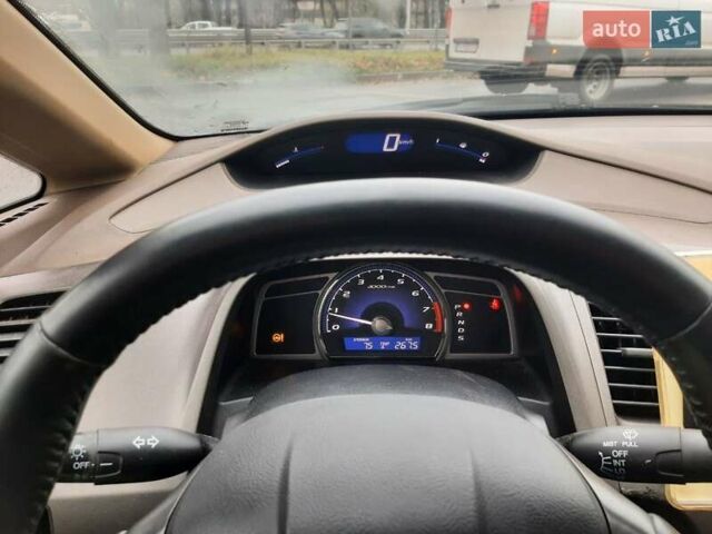 Красный Хонда Цивик, объемом двигателя 1.8 л и пробегом 211 тыс. км за 5200 $, фото 2 на Automoto.ua