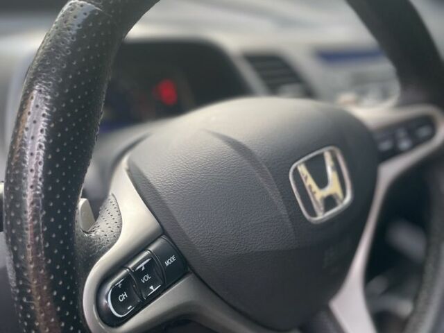 Красный Хонда Цивик, объемом двигателя 1.8 л и пробегом 198 тыс. км за 6400 $, фото 7 на Automoto.ua