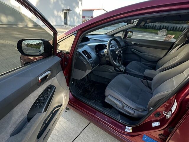 Хонда Цивик 2009 в Луцке на Automoto.ua Красный Хонда Цивик, объемом двигателя 1.3 л и пробегом 300 тыс. км за 4500 $, фото 7 на Automoto.ua