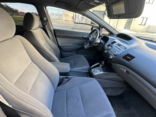 Хонда Цивик 2009 в Луцке на Automoto.ua Красный Хонда Цивик, объемом двигателя 1.3 л и пробегом 300 тыс. км за 4500 $, фото 5 на Automoto.ua