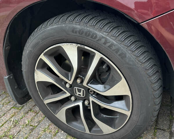 Красный Хонда Цивик, объемом двигателя 1.8 л и пробегом 182 тыс. км за 11000 $, фото 2 на Automoto.ua