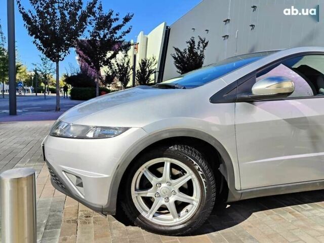 Хонда Цивик, объемом двигателя 1.3 л и пробегом 268 тыс. км за 4990 $, фото 5 на Automoto.ua