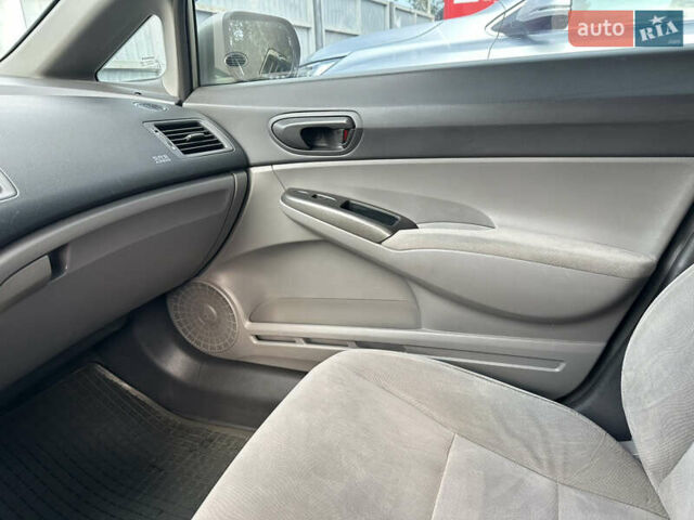 Хонда Цивик, объемом двигателя 1.8 л и пробегом 235 тыс. км за 6700 $, фото 6 на Automoto.ua