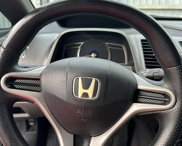 Хонда Цивик, объемом двигателя 1.8 л и пробегом 235 тыс. км за 6700 $, фото 5 на Automoto.ua