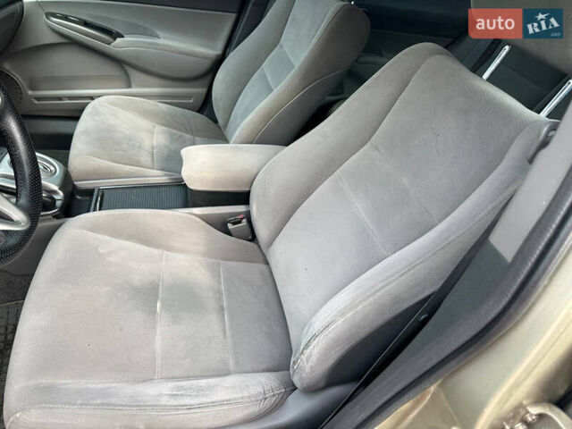 Хонда Цивик, объемом двигателя 1.8 л и пробегом 235 тыс. км за 6700 $, фото 14 на Automoto.ua