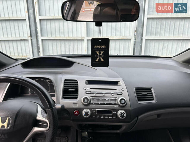 Хонда Цивик, объемом двигателя 1.8 л и пробегом 235 тыс. км за 6700 $, фото 9 на Automoto.ua