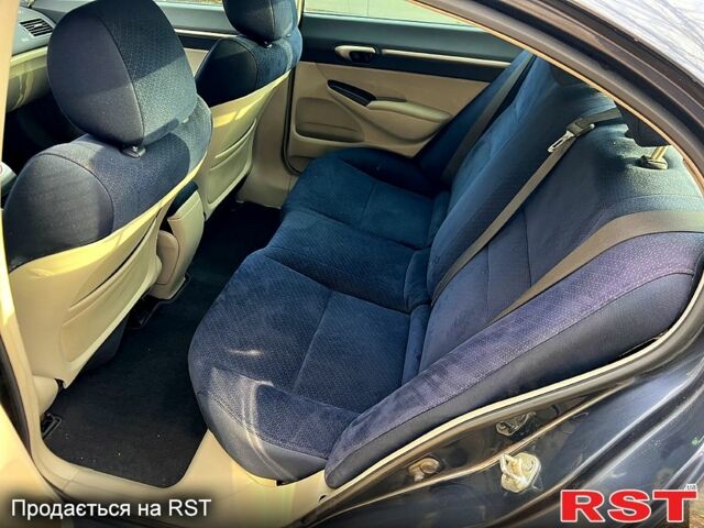 Хонда Цивик, объемом двигателя 1.3 л и пробегом 166 тыс. км за 5499 $, фото 6 на Automoto.ua