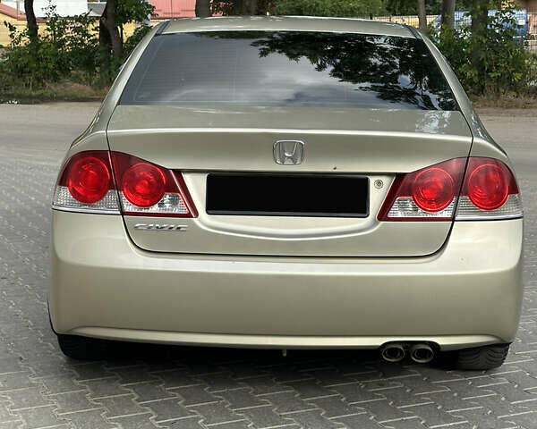 Хонда Цивик, объемом двигателя 1.8 л и пробегом 235 тыс. км за 6700 $, фото 7 на Automoto.ua