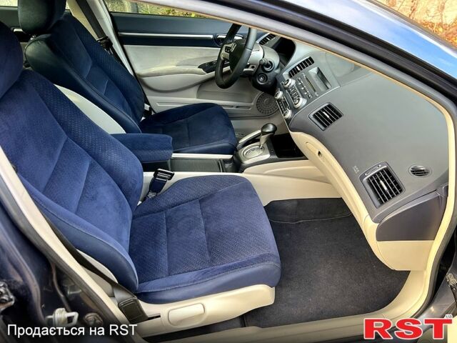 Хонда Цивик, объемом двигателя 1.3 л и пробегом 166 тыс. км за 5499 $, фото 8 на Automoto.ua