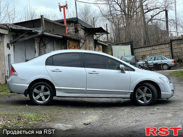 Хонда Цивик, объемом двигателя 18 л и пробегом 235 тыс. км за 6000 $, фото 5 на Automoto.ua