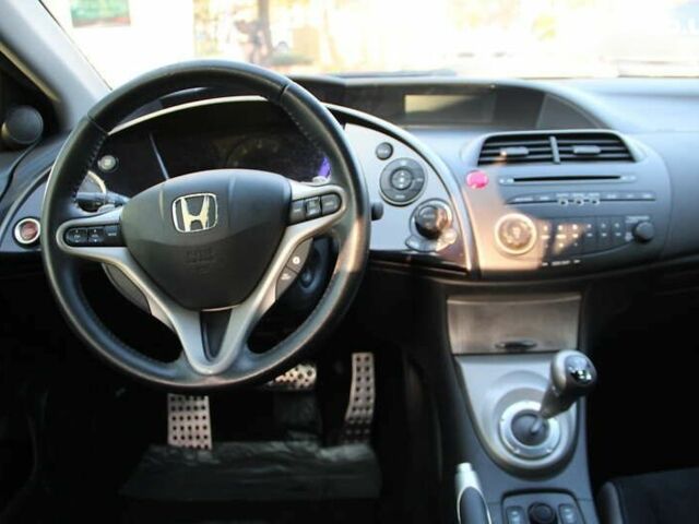 Хонда Цивик, объемом двигателя 1.8 л и пробегом 90 тыс. км за 6600 $, фото 10 на Automoto.ua