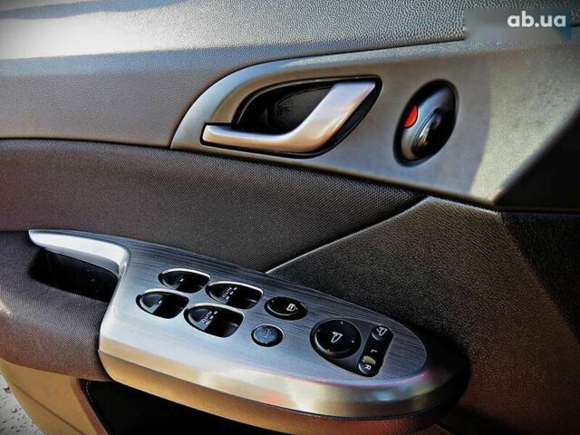 Хонда Цивик, объемом двигателя 1.8 л и пробегом 113 тыс. км за 9800 $, фото 6 на Automoto.ua